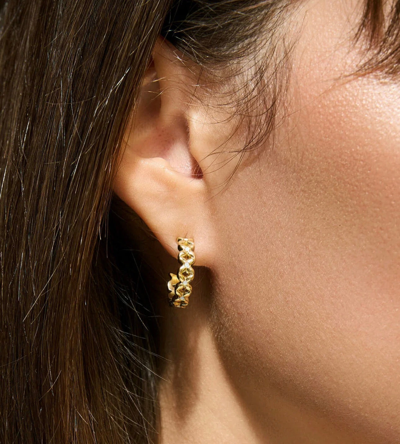 Spartina 449 SP Bridge Street Hoop Earrings 18mm-Gold/White Opal