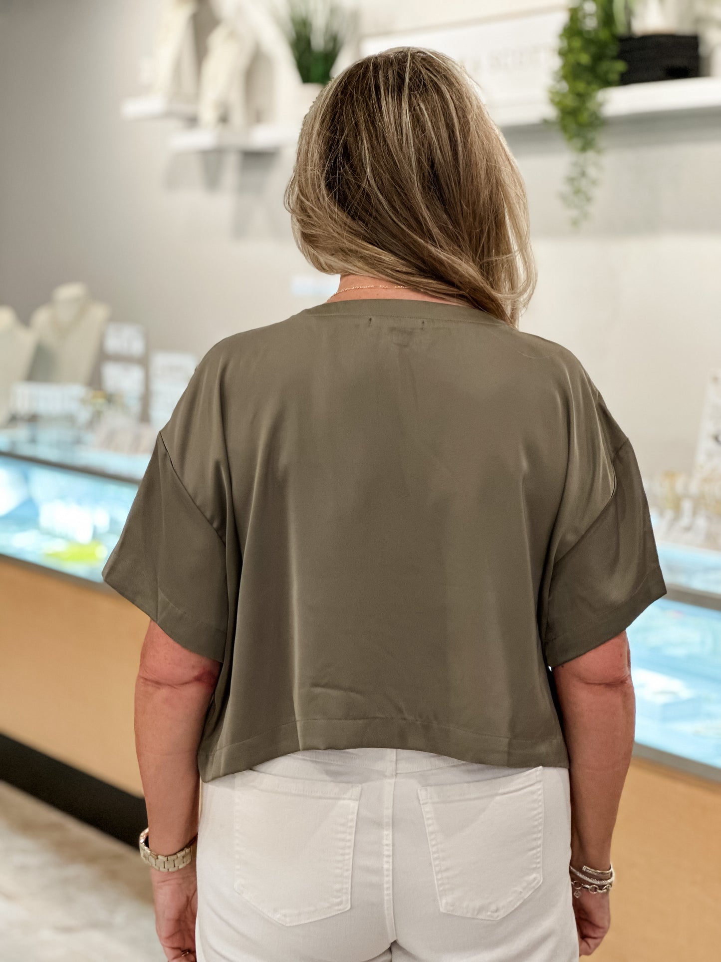 KLD "Selma" S/S Boxy Satin Top-Olive