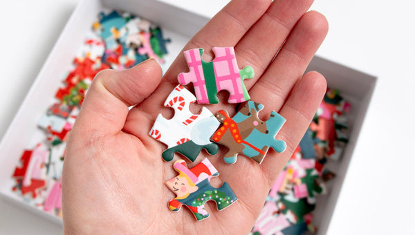 Pippi Post “Santa's Village” - 500 Piece Holiday Jigsaw Puzzle
