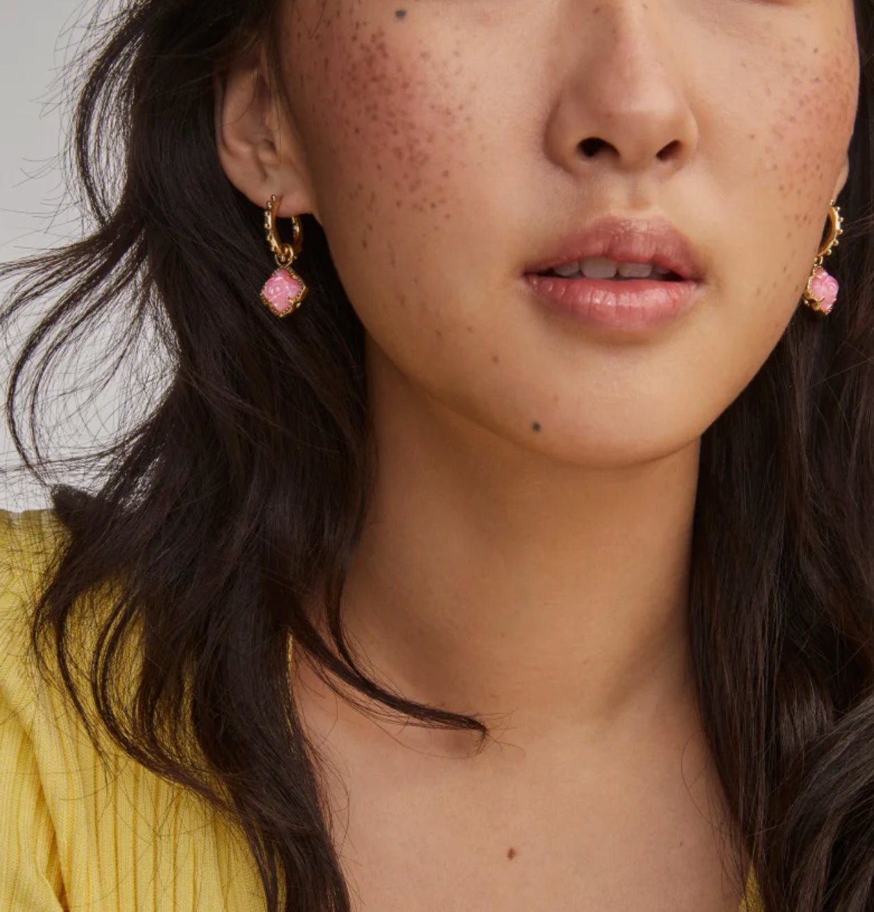 Kendra Scott Mallory Rose Huggie Earring - Gold Ivory MOP
