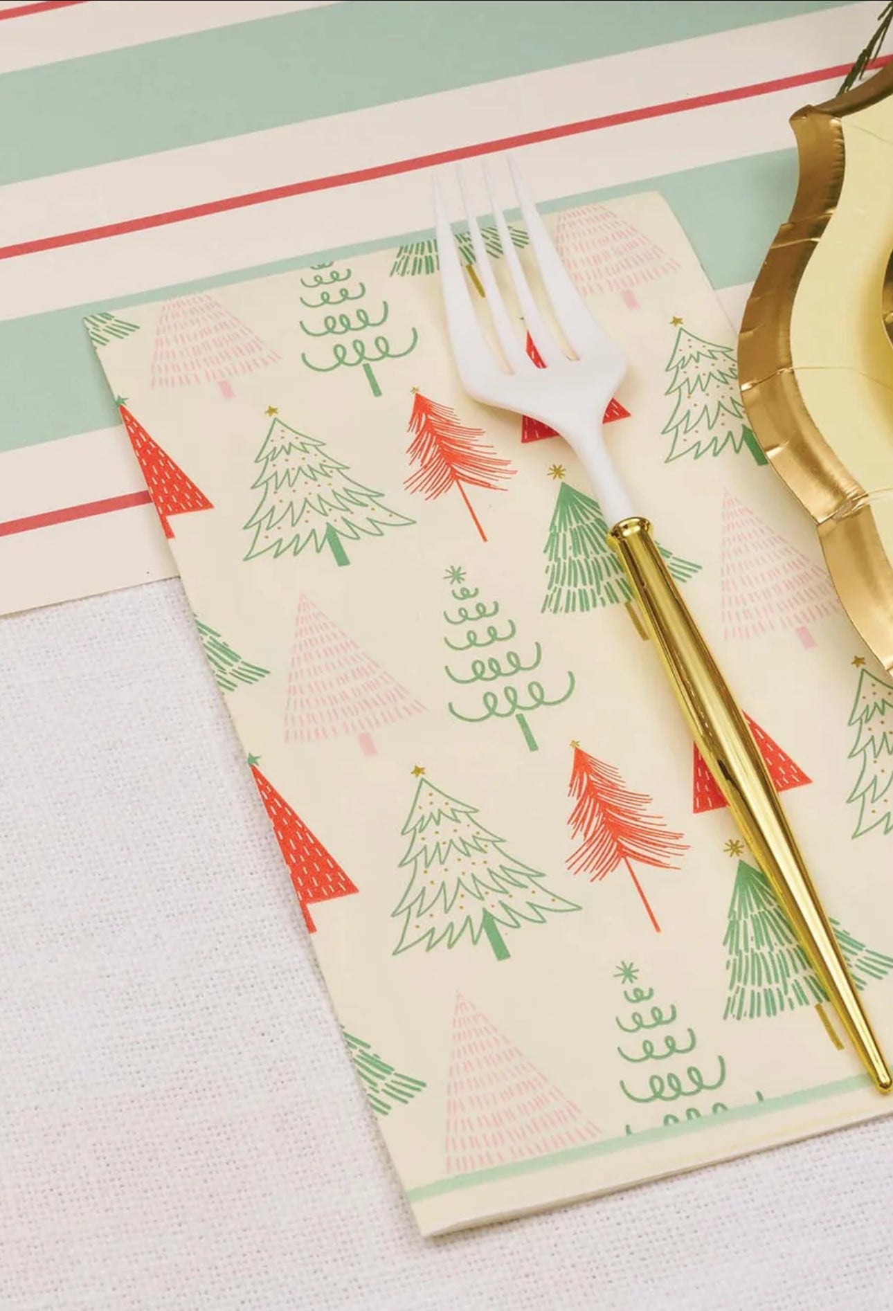 Sophistiplate “Vintage Santa” Guest Towel