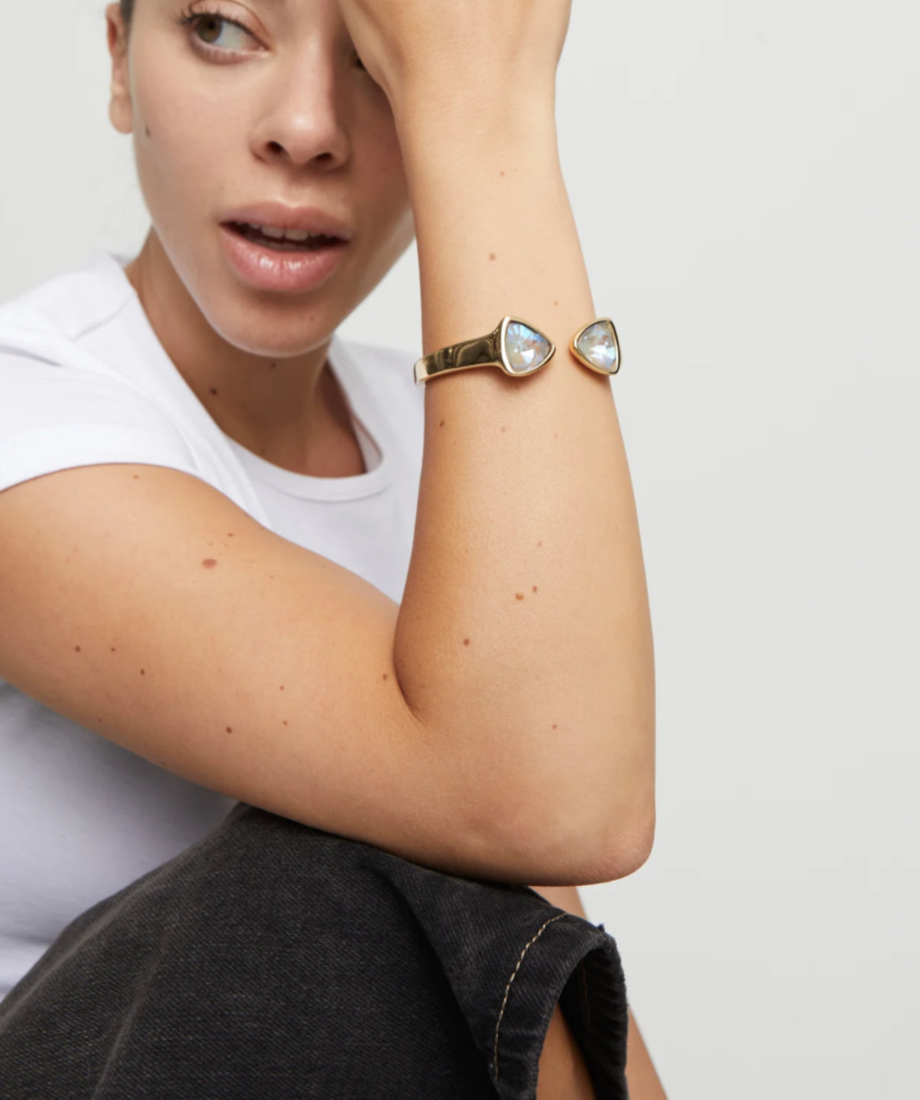 Uno de 50 "Be a Chameleon" Bangle-Gold/Moonstone