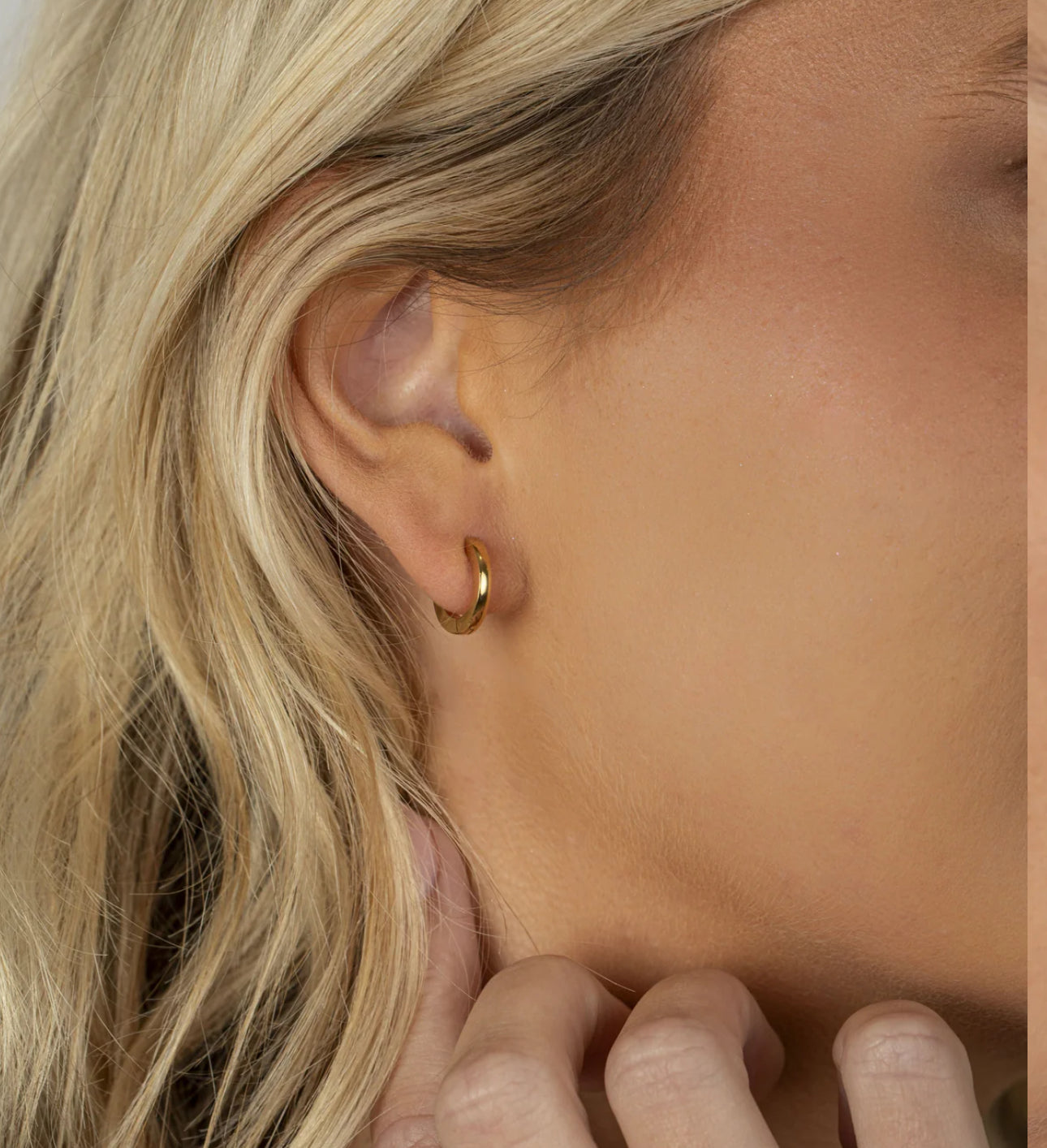 LeMel Everyday Gold Huggie Earrings 9mm