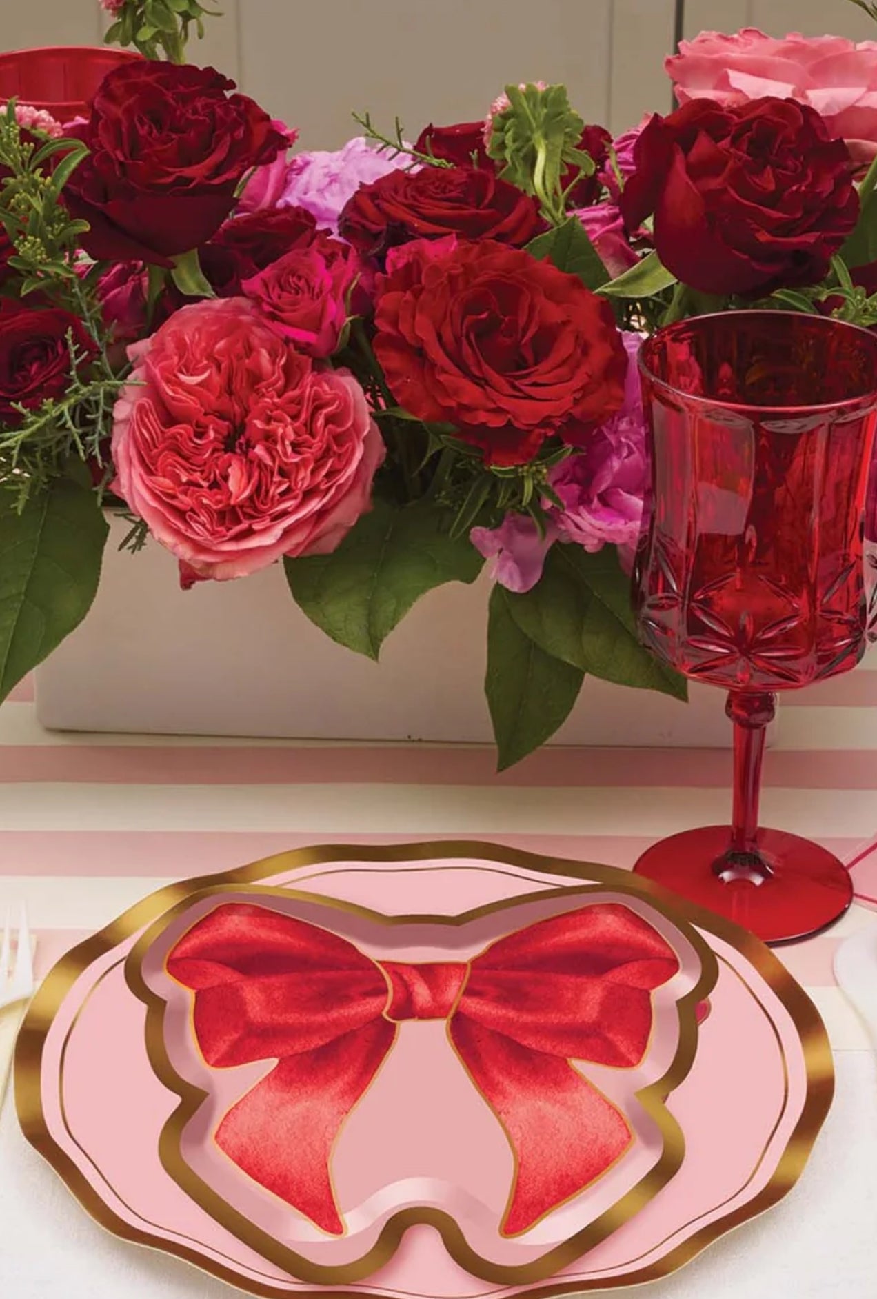 Sophistiplate Assorted Die Cut Salad Plate-Pink Bows