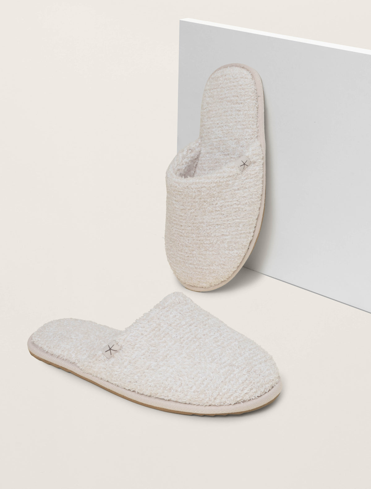 Barefoot Dreams CozyChic® Unisex Slipper- Stone/White