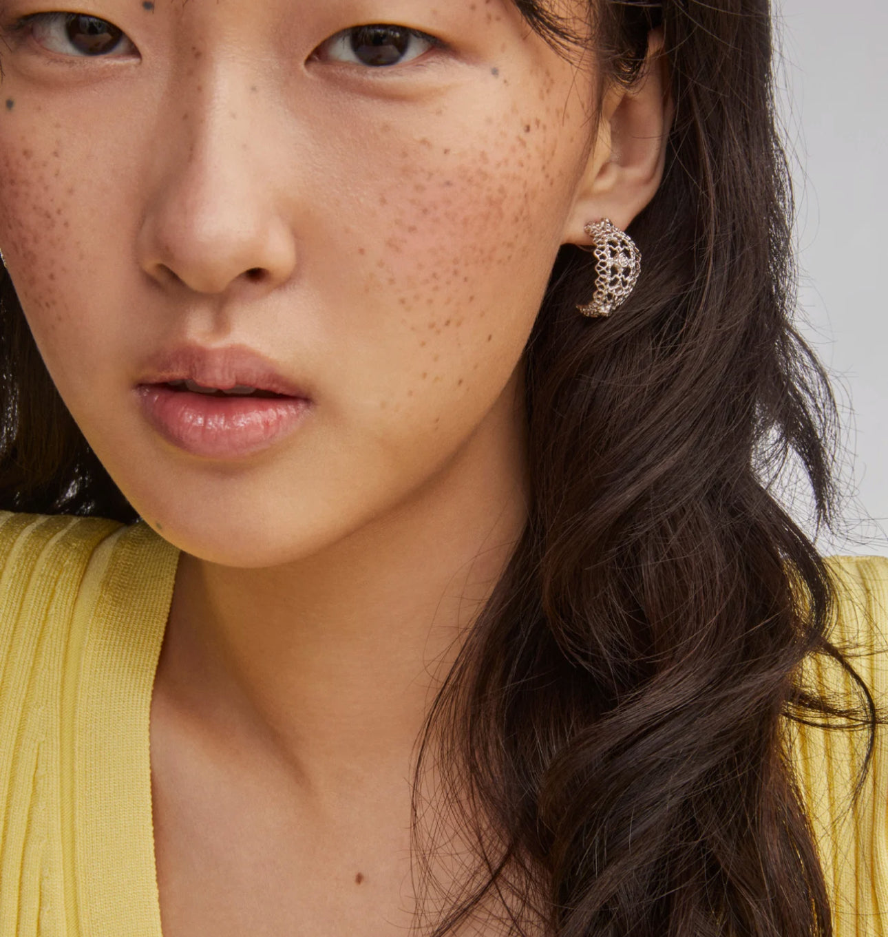 Kendra Scott Krista Lace Huggie Earring - Silver