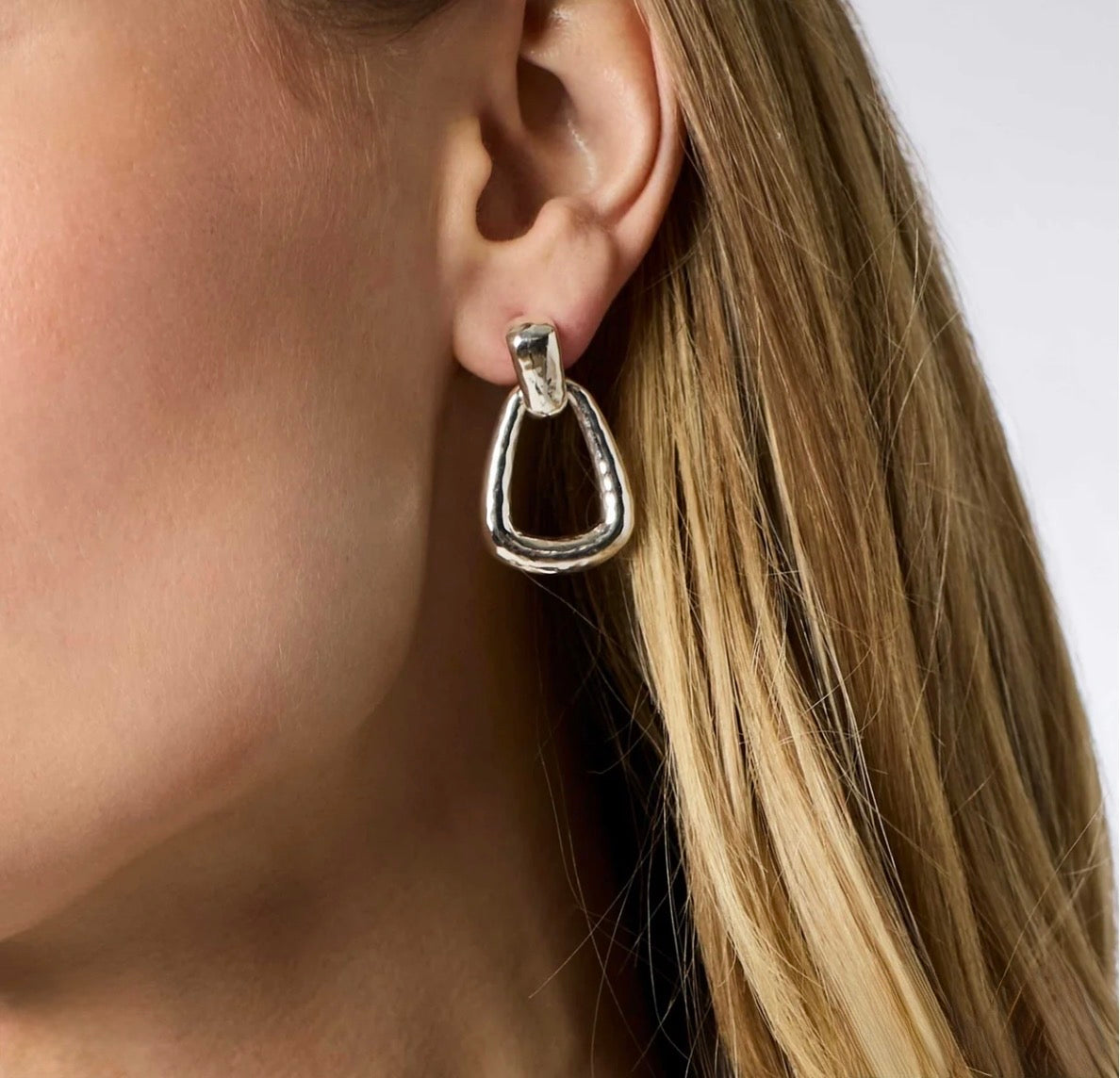 Julie Vos “Sahara” Demi Doorknocker Earring -Silver