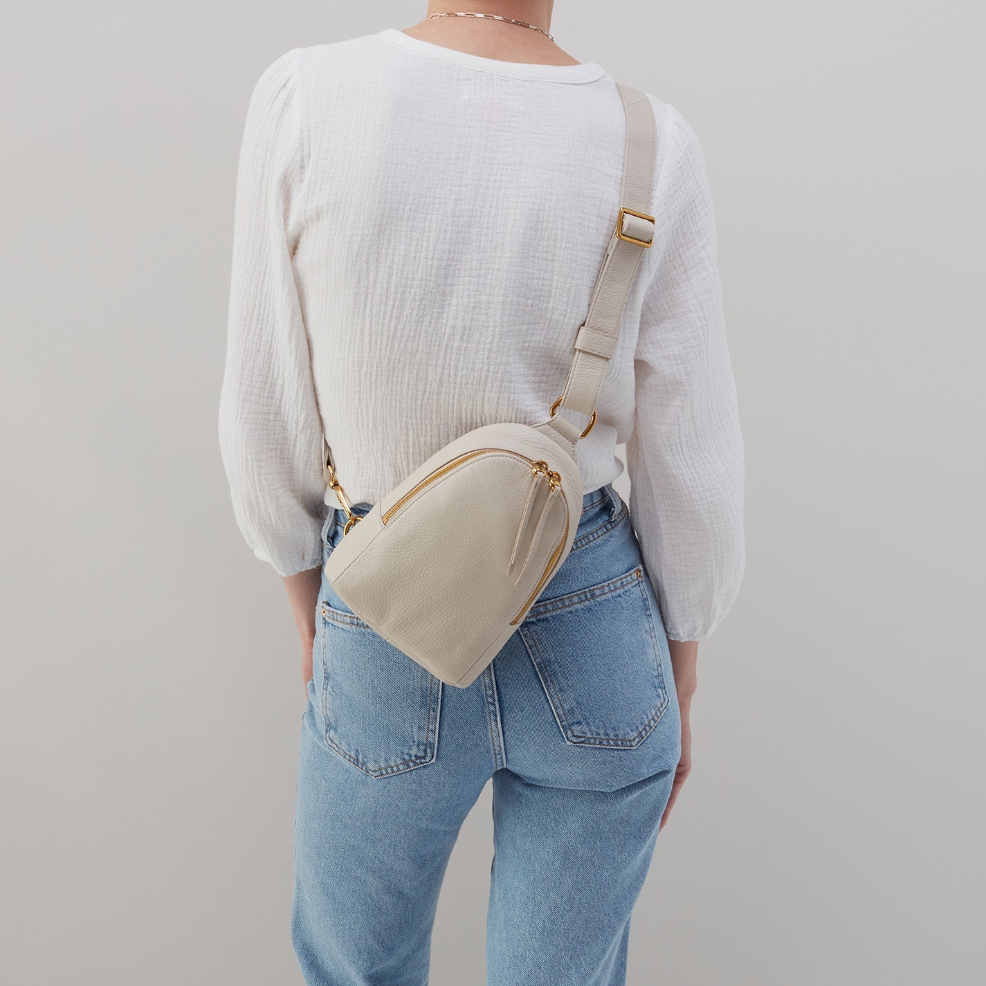 Hobo Bags “Fern” Sling-Chalk