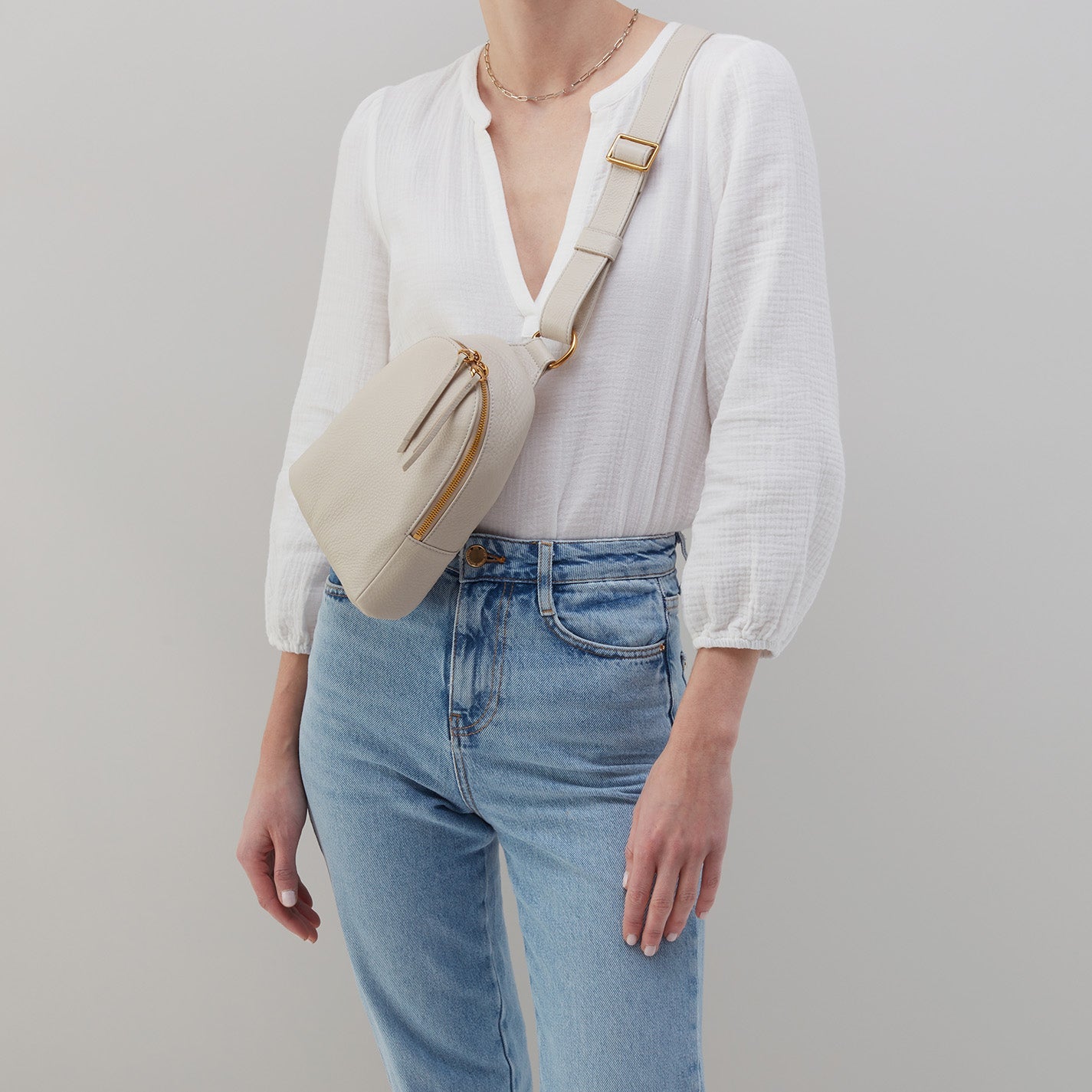 Hobo Bags “Fern” Sling-Chalk