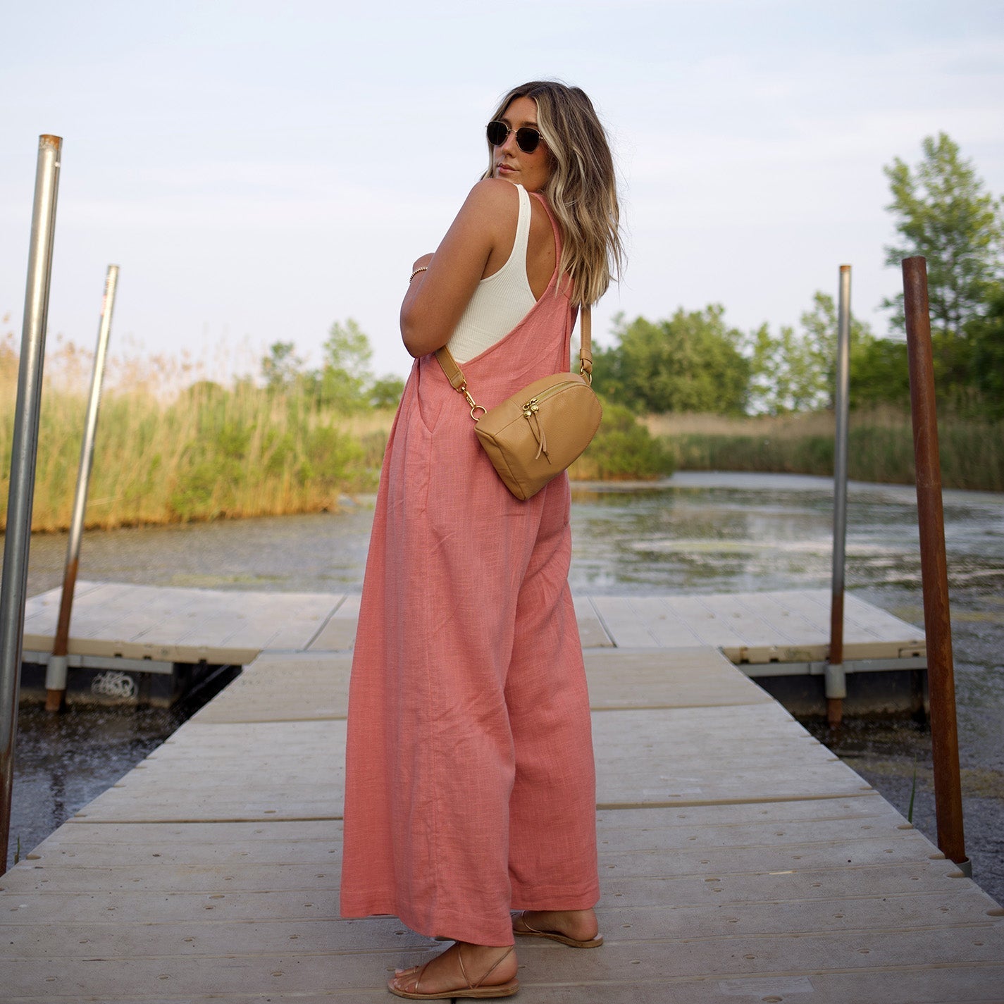 Hobo Bags “Fern” Sling-Sandstorm