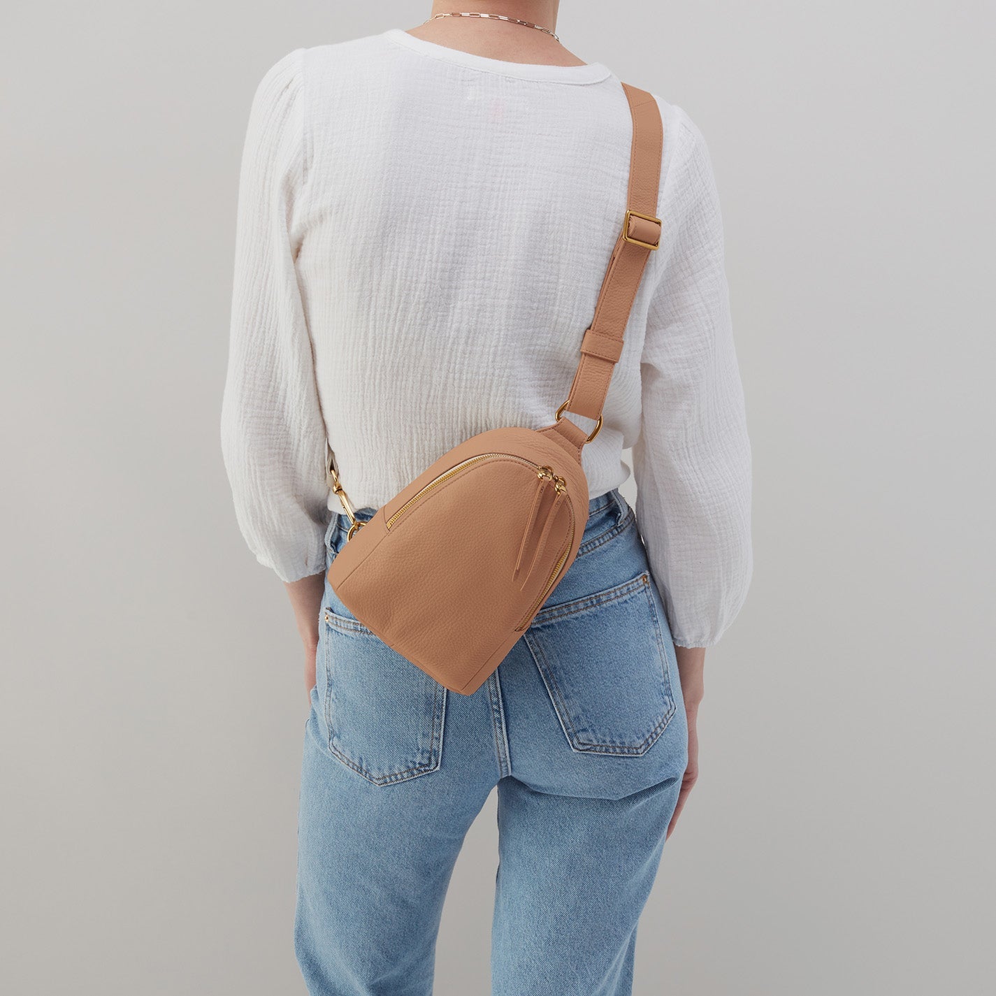Hobo Bags “Fern” Sling-Sandstorm