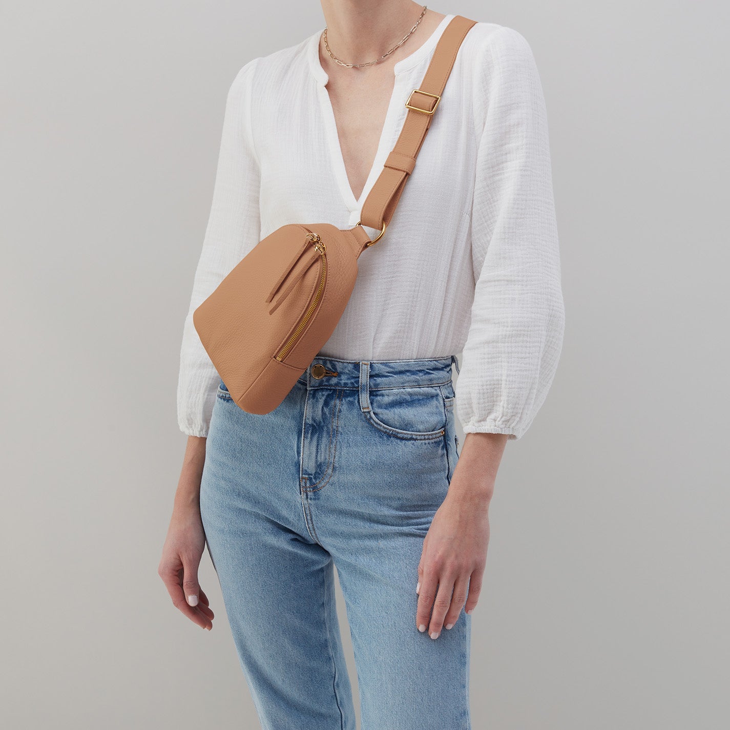Hobo Bags “Fern” Sling-Sandstorm