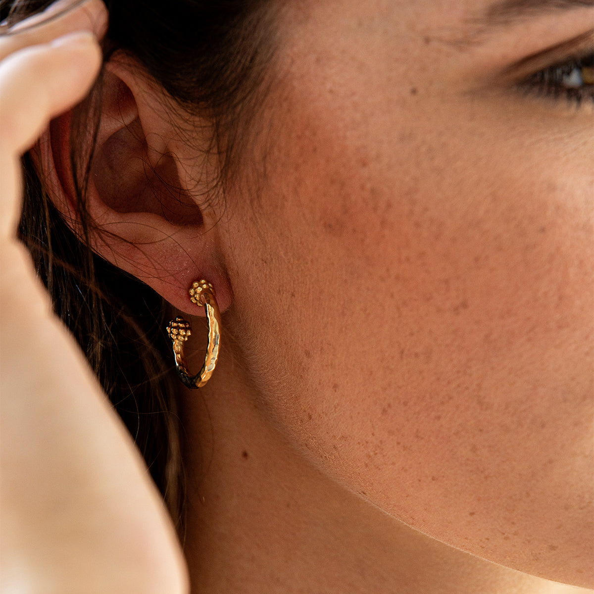 Capucine de Wulf “Berry Slice” Small Hoop Earrings-Gold