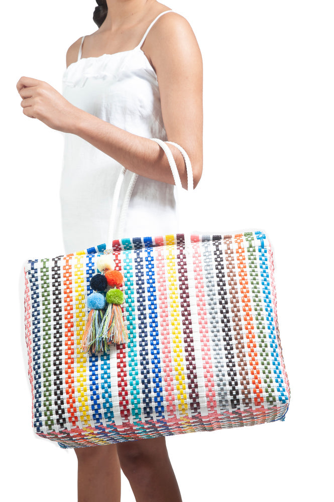 Un Pueblo Bombon Tote- Colorina White