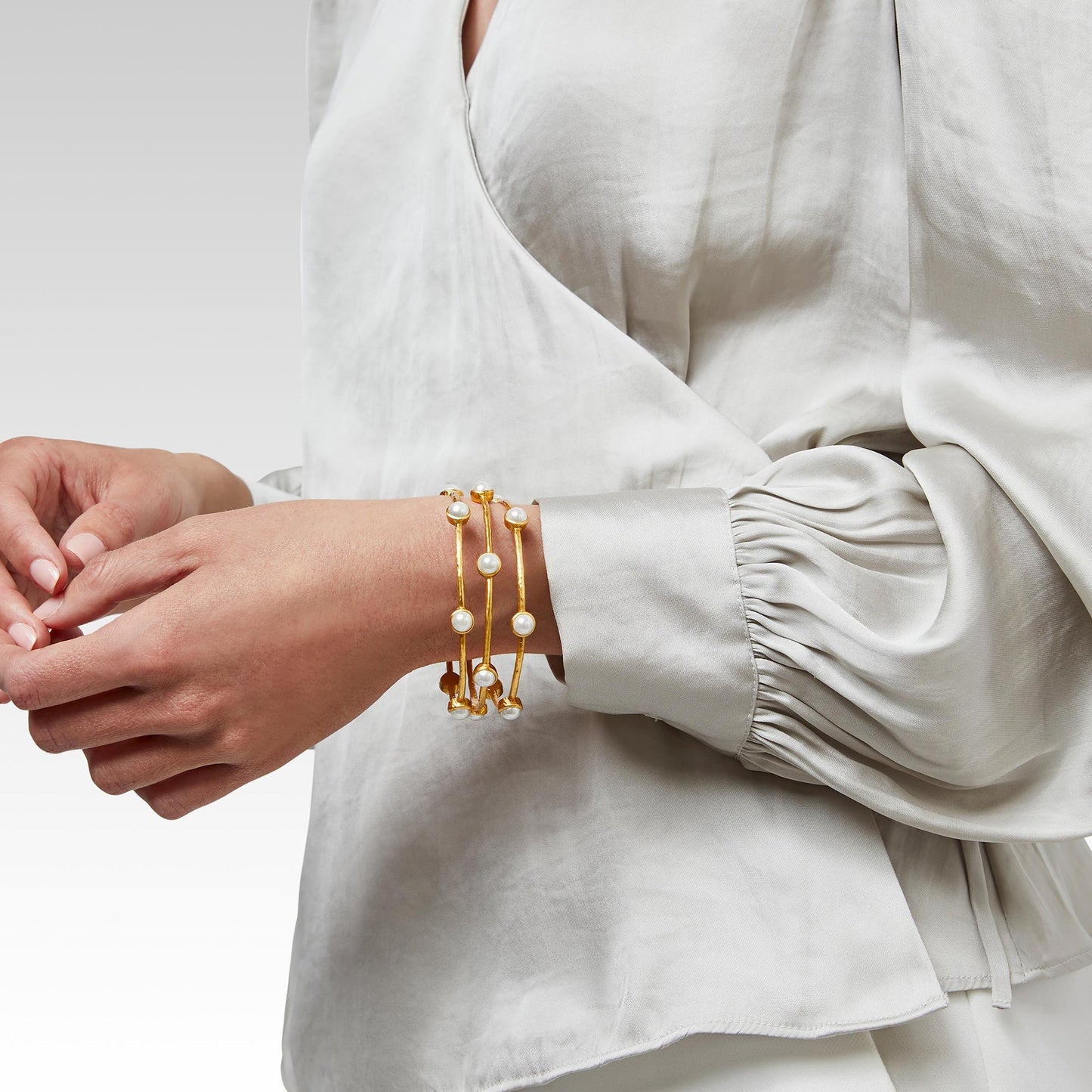 Julie Vos “Milano” Luxe Bangle Gold Pearl- Medium