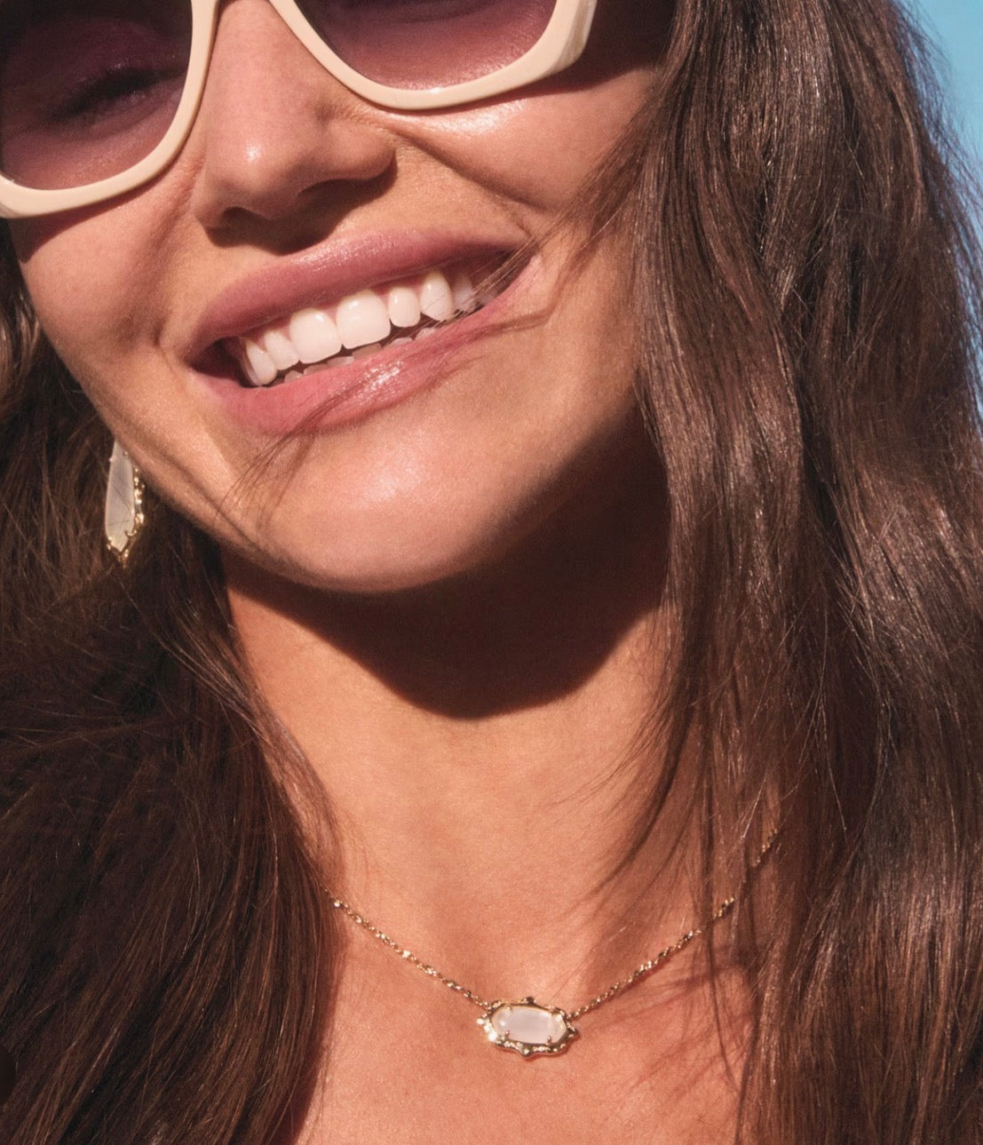 Kendra Scott Elisa Scallop Frame Short Pendant Necklace-Gold Natural MOP