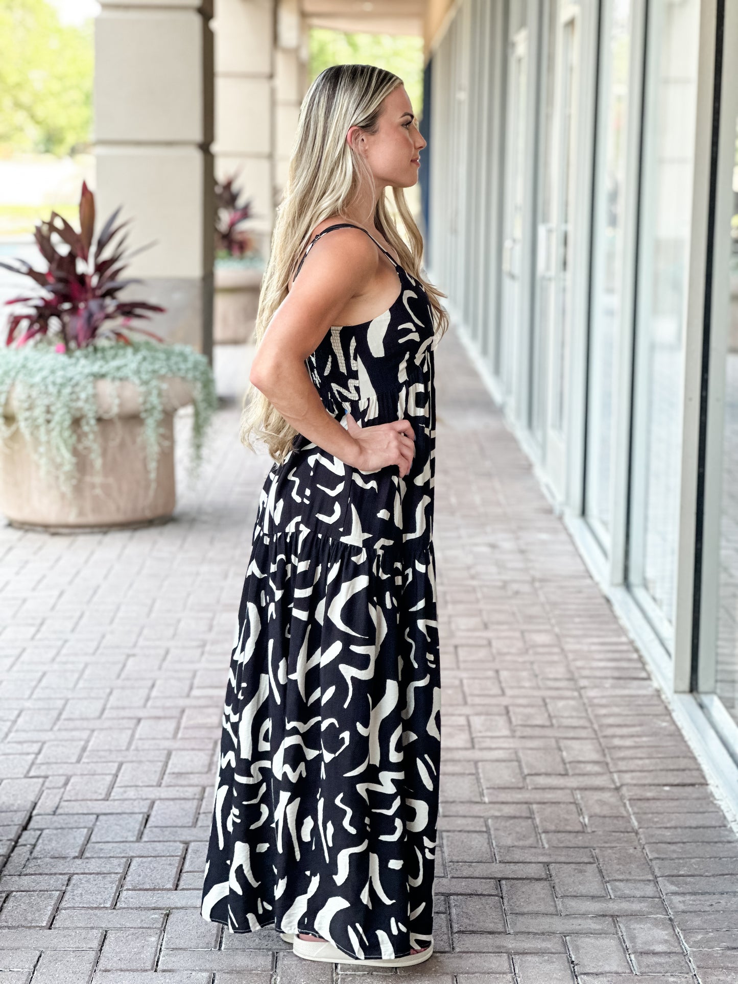 KLD "Lange" V-Neck Printed Maxi Dress-Black