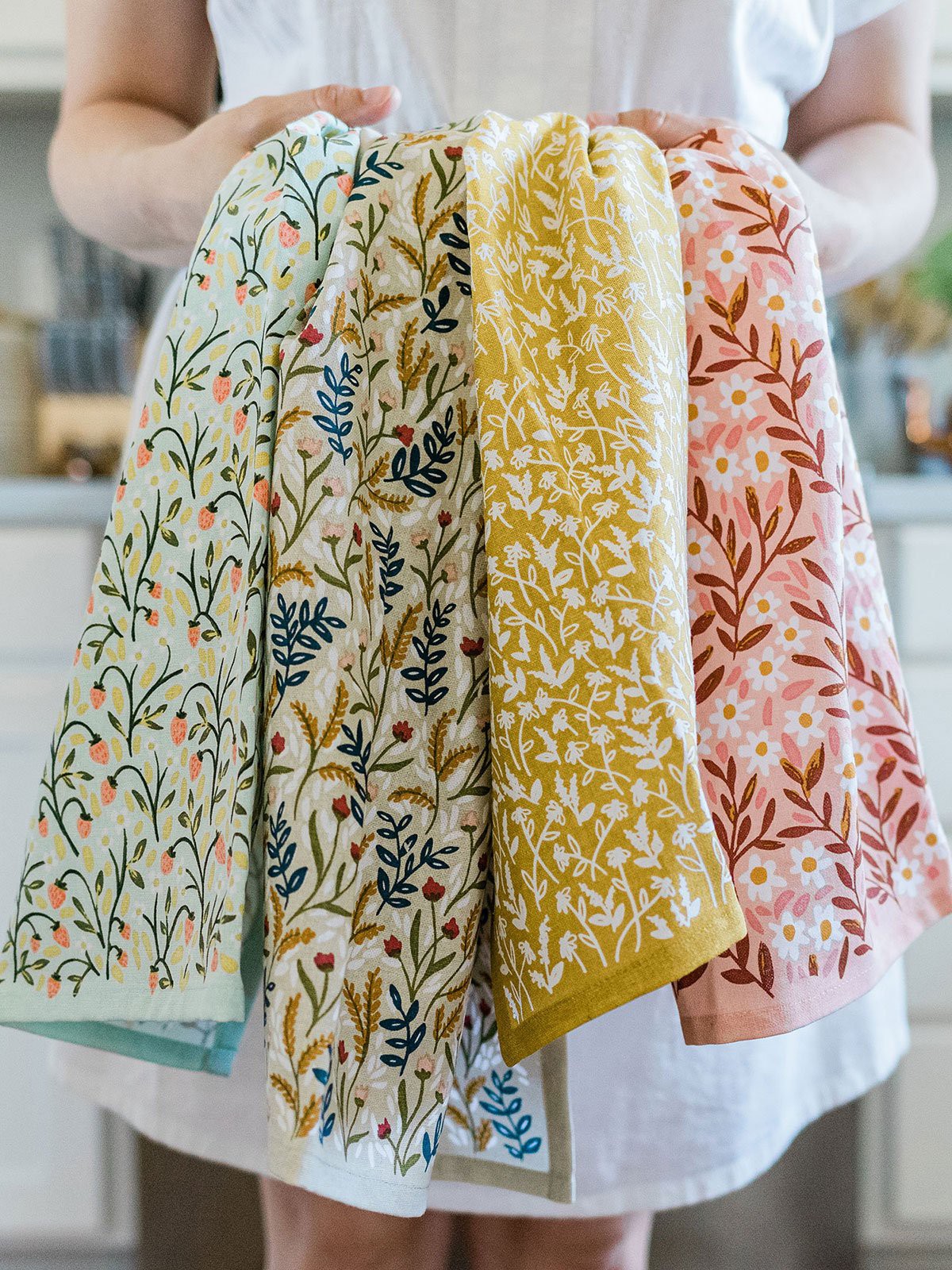 1 Canoe 2 Tiny Floral Kitchen Towel Set- (Set of 4)