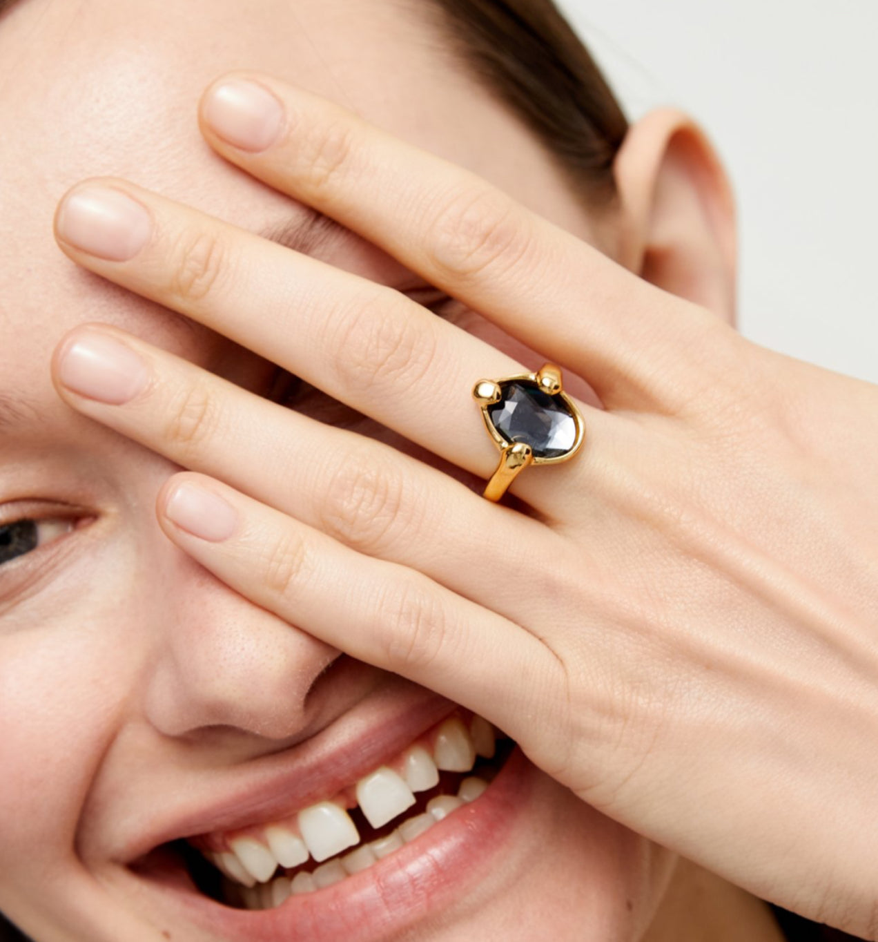 Uno de 50 “Ser Deslumbrante” (be stunning) Ring-Gold/Black
