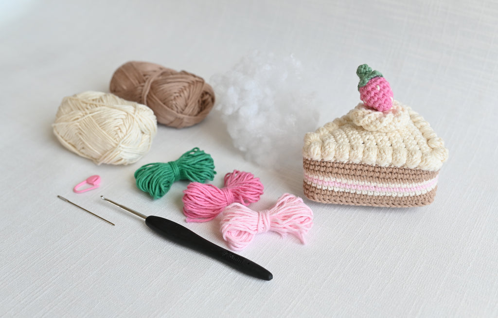 Crochet Cafe "Cake Slice" Amigurumi Kit