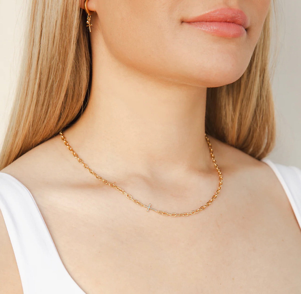 Rizen Mini Chain Breaker Cross Necklace-Gold