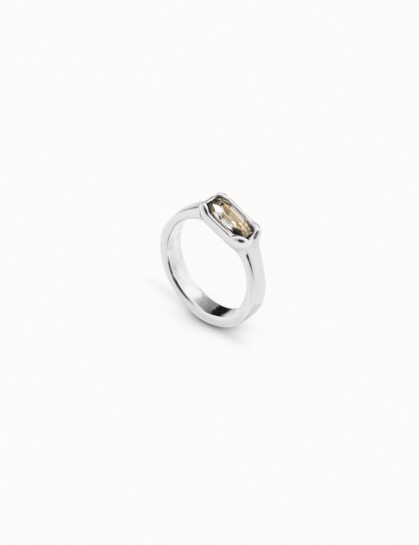 Uno de 50 "Cobra: Ring-Silver (Clear Stone)