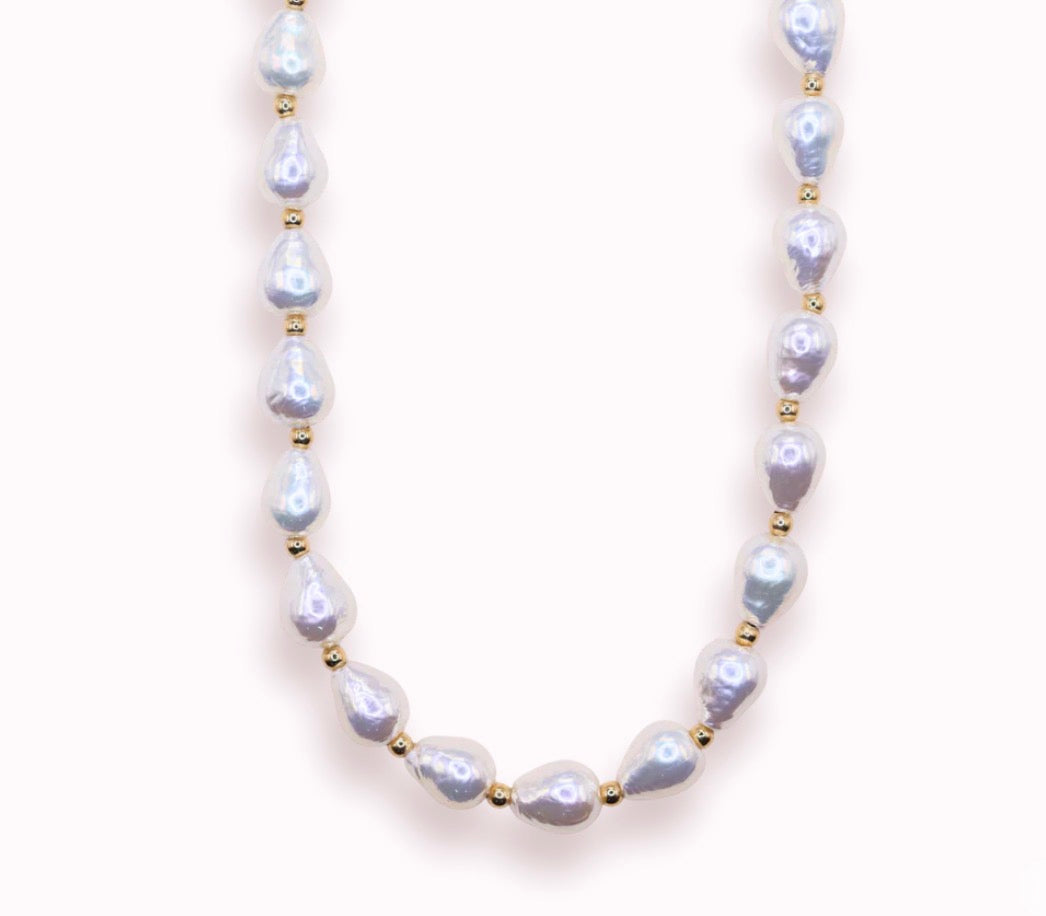 Beaded Blondes "Saylor Pearl” Gold Necklace 18” Stretch (no clasp)