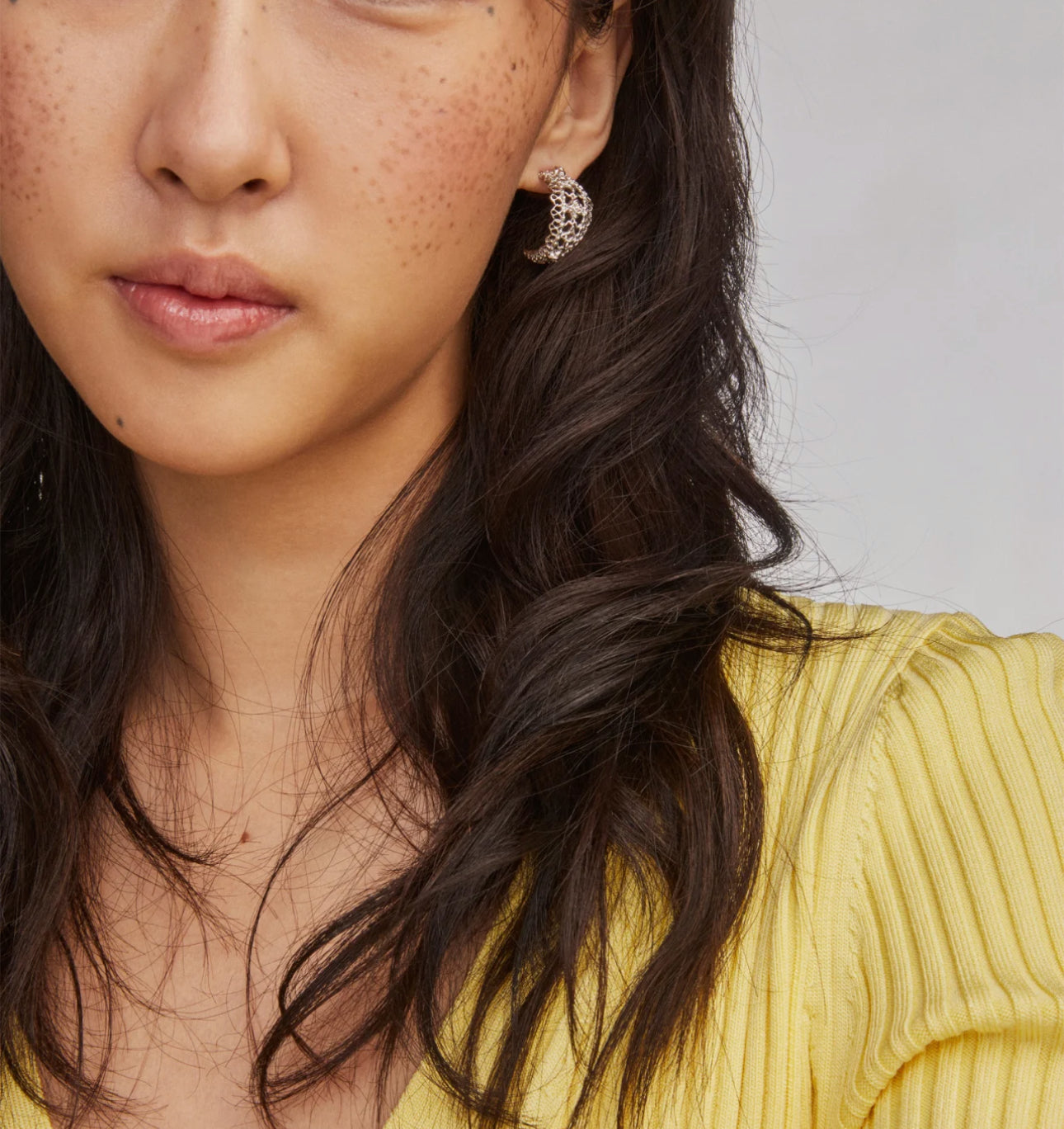 Kendra Scott Krista Lace Huggie Earring - Silver