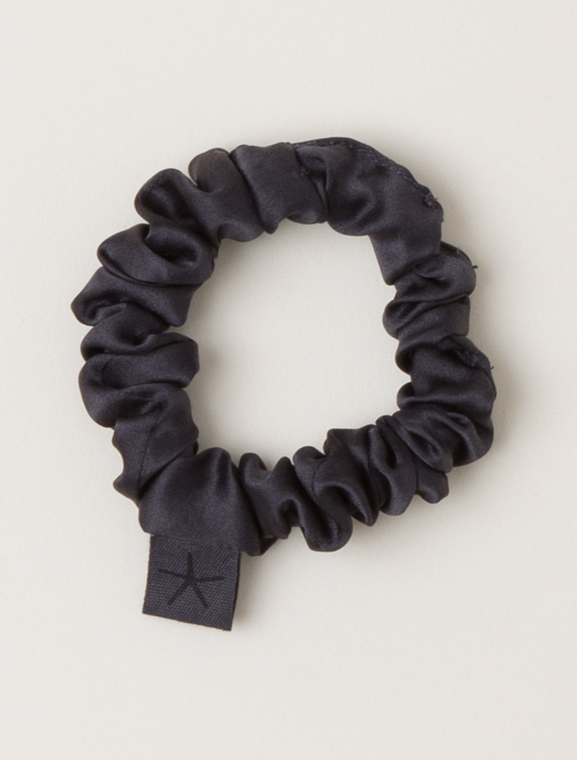 Barefoot Dreams LuxeChic® and Silk Scrunchie Set-Carbon