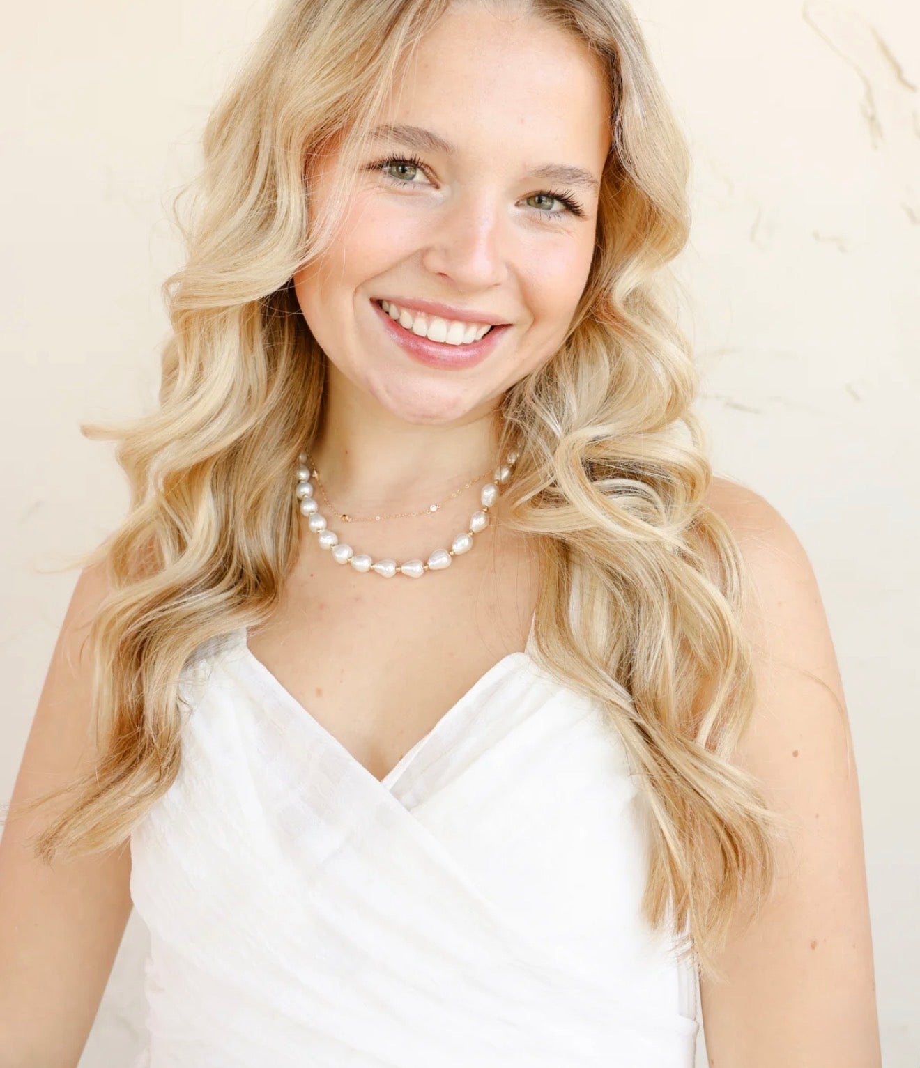 Beaded Blondes "Saylor Pearl” Gold Necklace 18” Stretch (no clasp)
