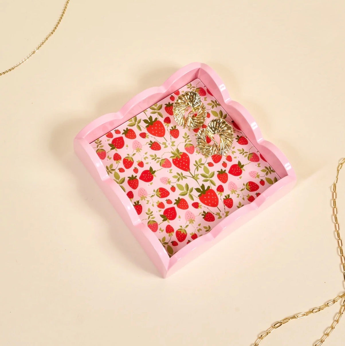 The Darling Effect Scallop Trinket Tray-Strawberry Fields