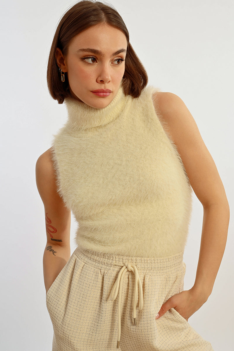 Lili Sidonio Eyelash Knit Turtleneck Sweater-Off White