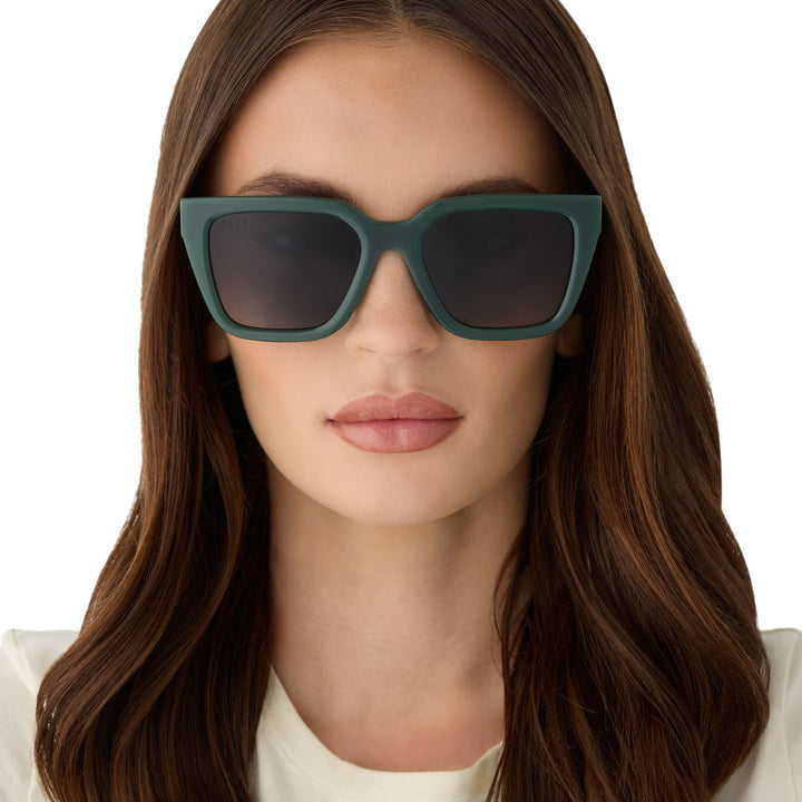 DIFF Eyewear “Amara” Fairway Green Grey Gradient Polarized Sunglasses