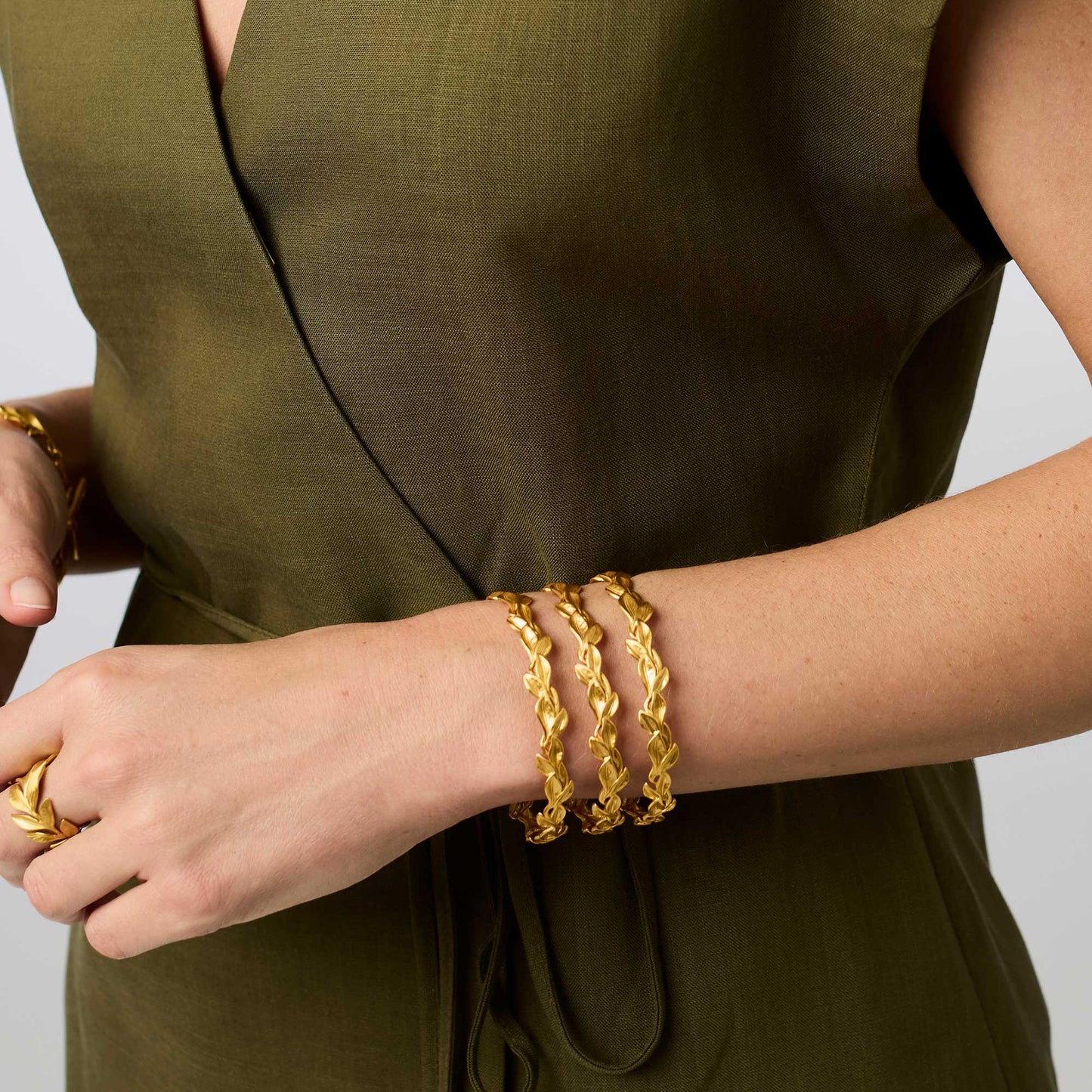 Julie Vos “Willow” Bangle-Gold