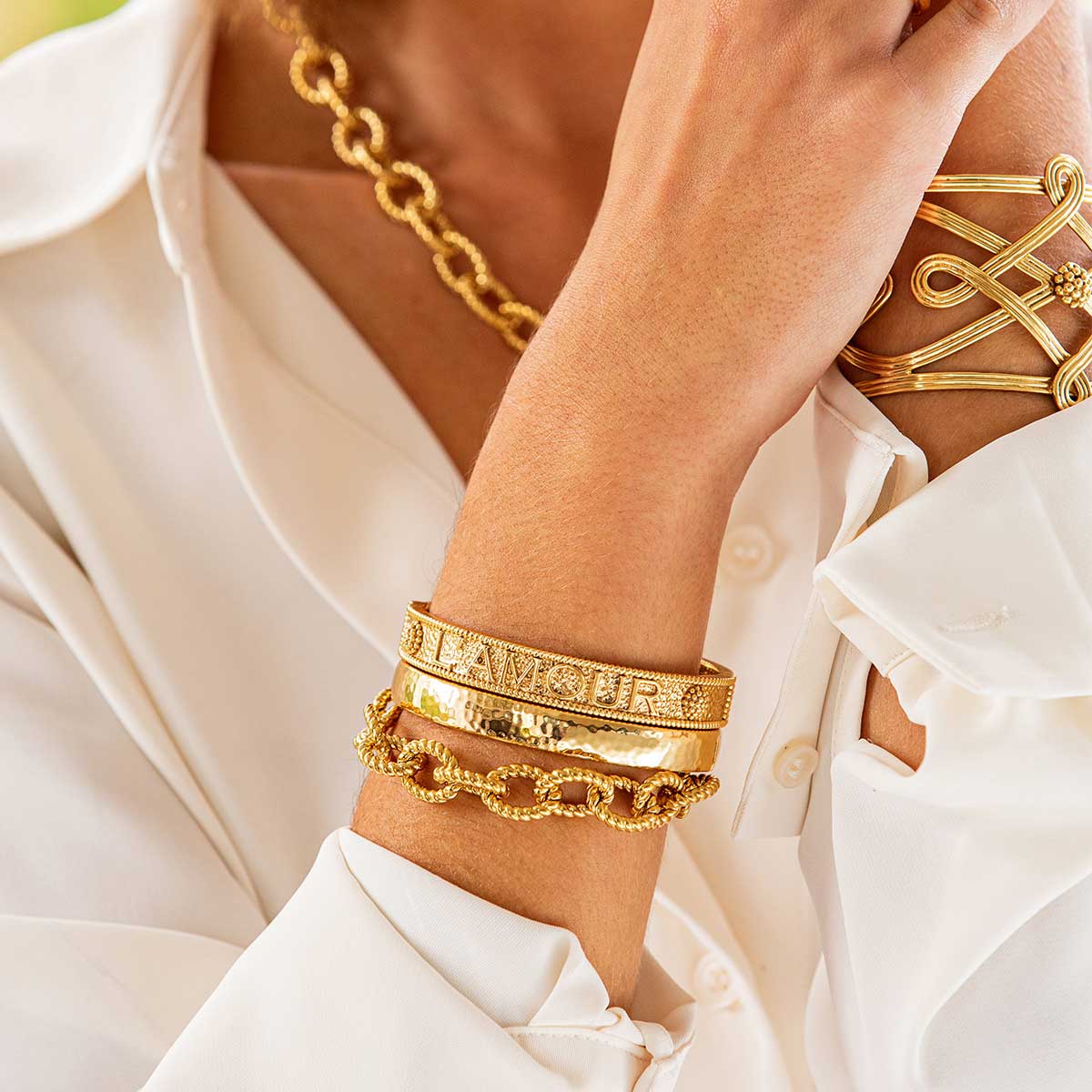 Capucine de Wulf “L'Amour Toujour” Hinged Bangle - Gold
